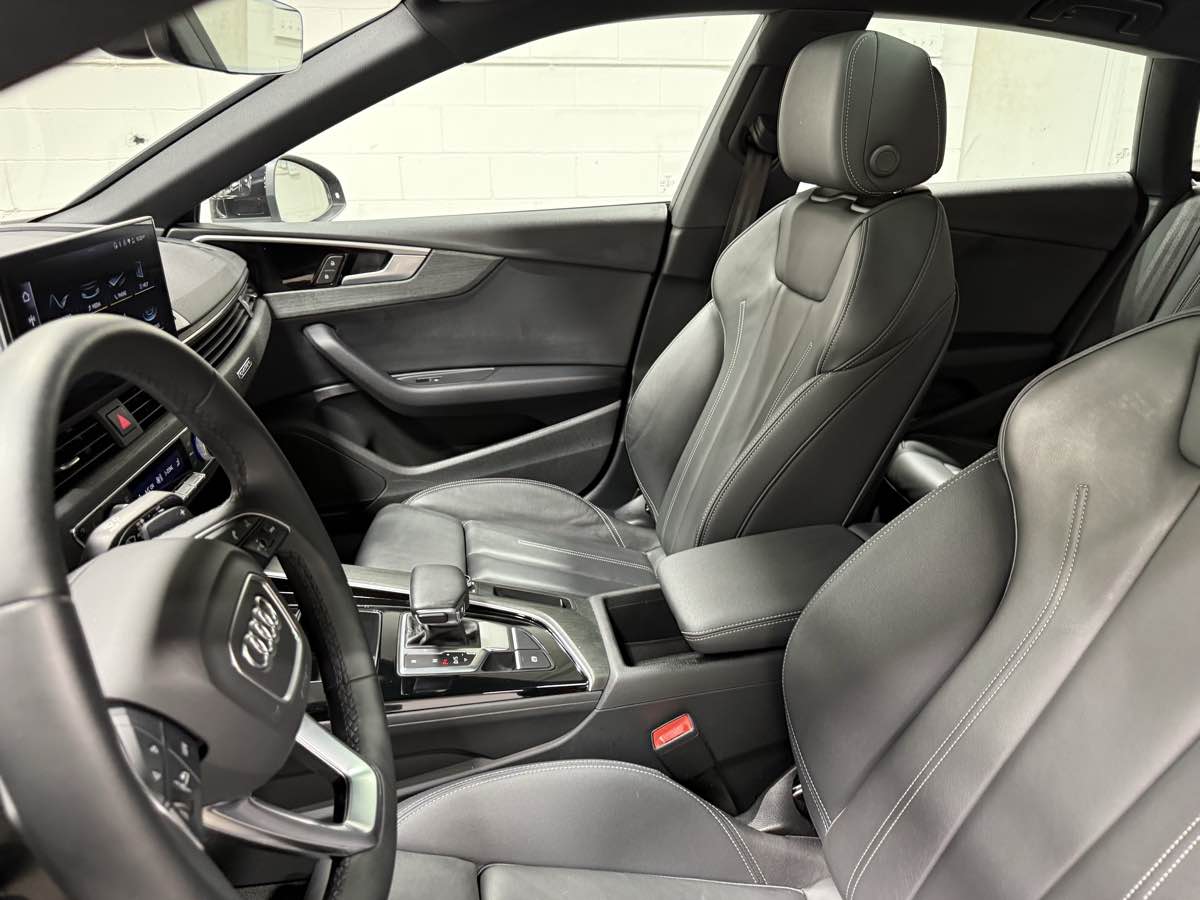 Vehicle image 14 of 20