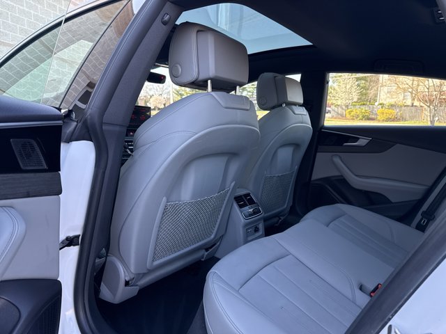 Vehicle image 33 of 41