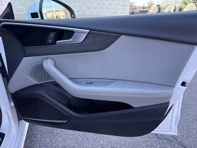Vehicle image 35 of 41
