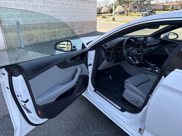 Vehicle image 14 of 41