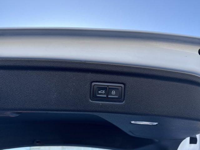 Vehicle image 11 of 41