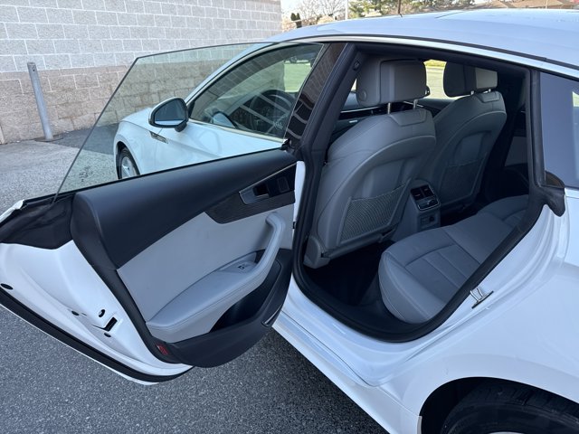 Vehicle image 28 of 41