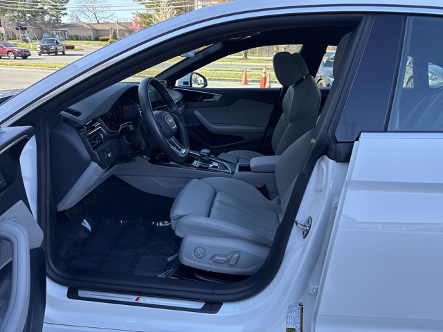 Vehicle image 16 of 41