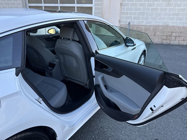 Vehicle image 4 of 41