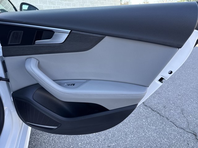 Vehicle image 39 of 41
