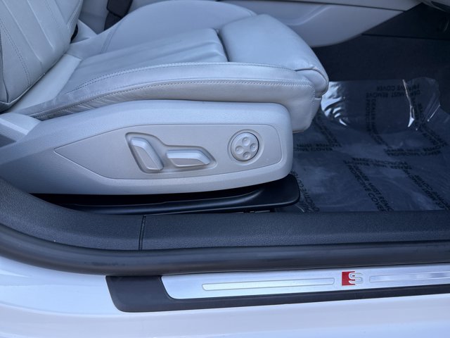 Vehicle image 37 of 41