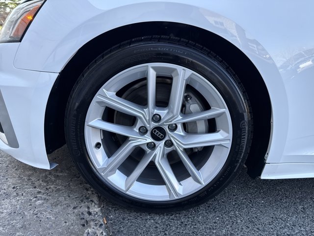 Vehicle image 13 of 41