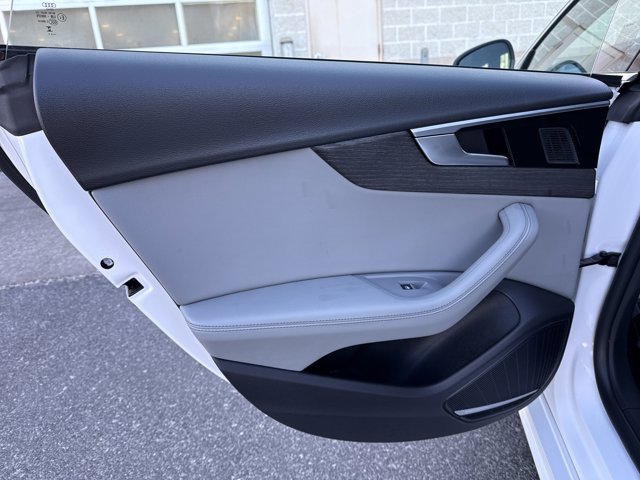 Vehicle image 29 of 41