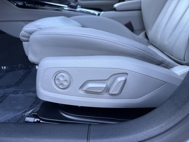 Vehicle image 17 of 41