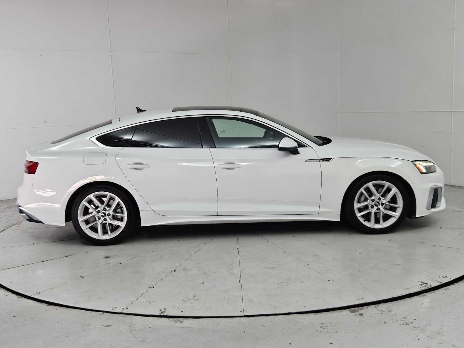 Vehicle image 4 of 37