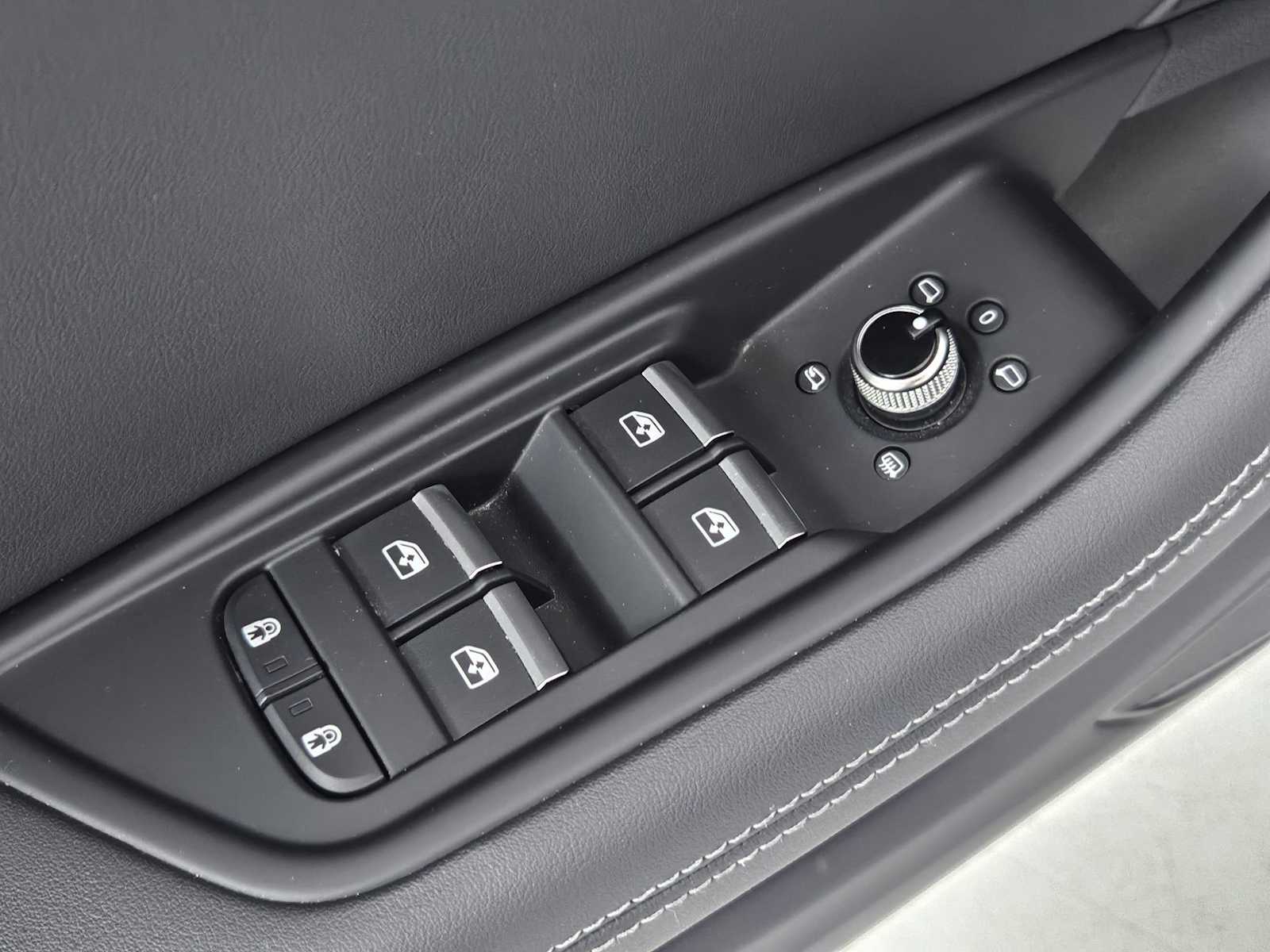 Vehicle image 19 of 37