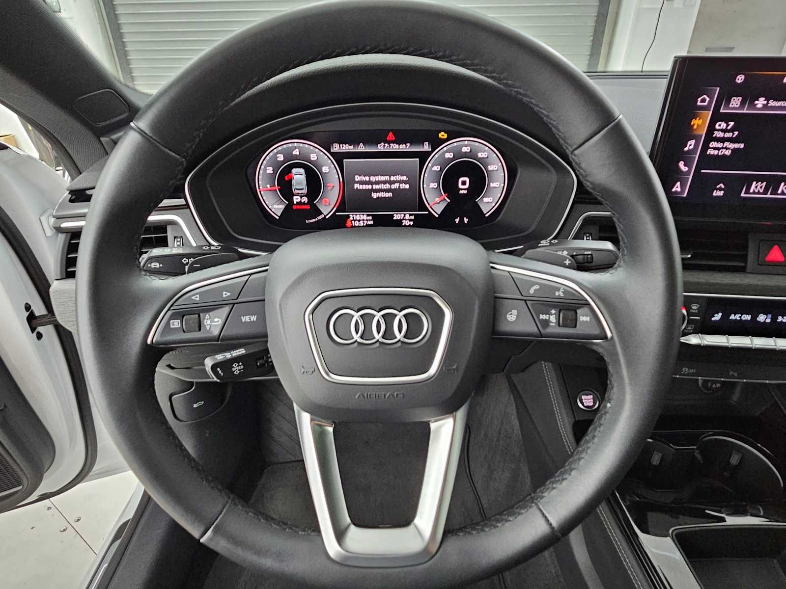 Vehicle image 25 of 37