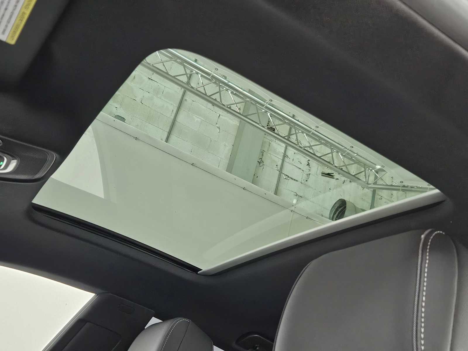 Vehicle image 21 of 37