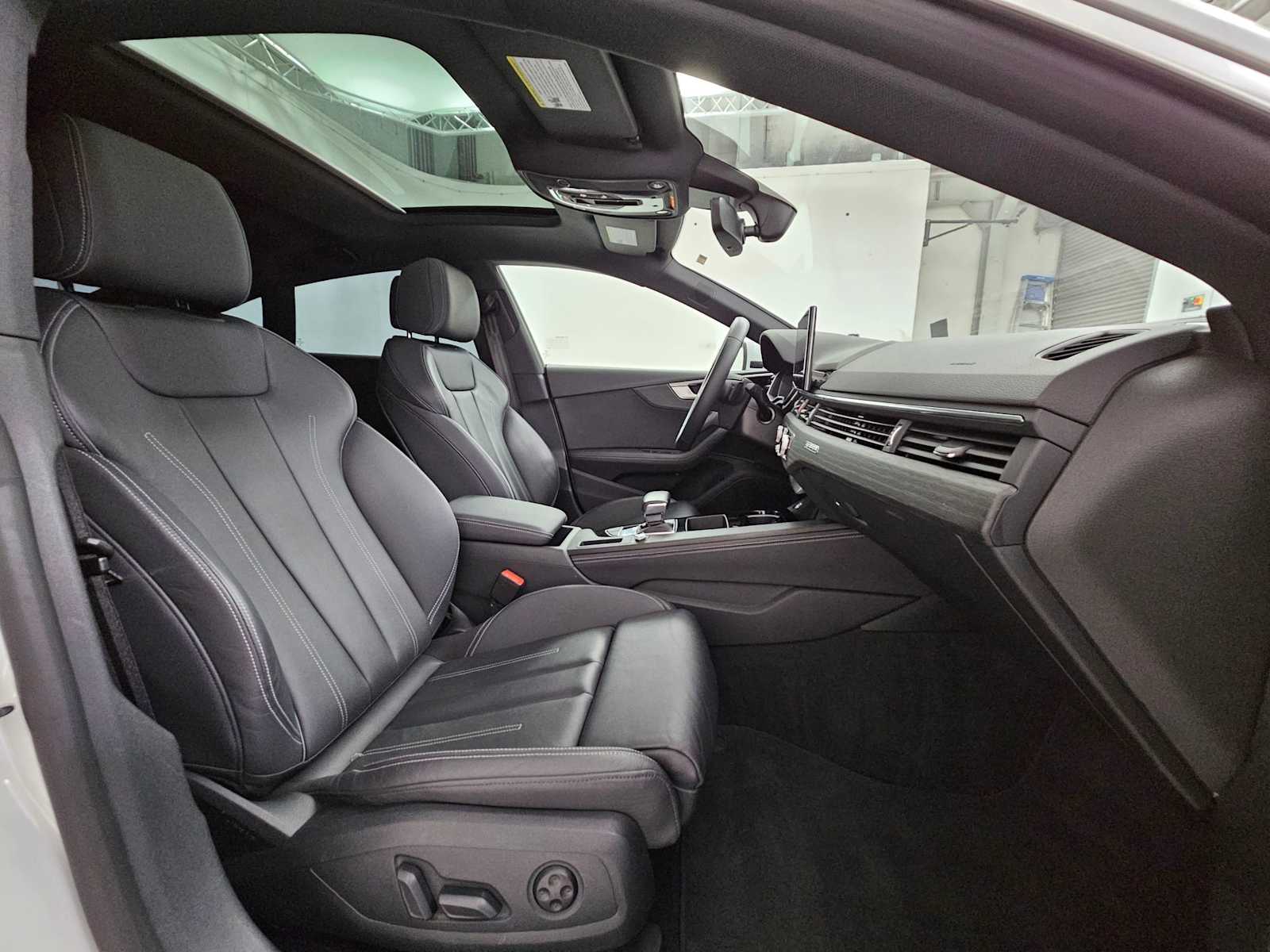 Vehicle image 24 of 37