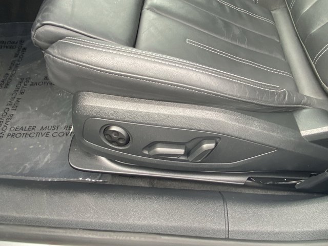 Vehicle image 18 of 25