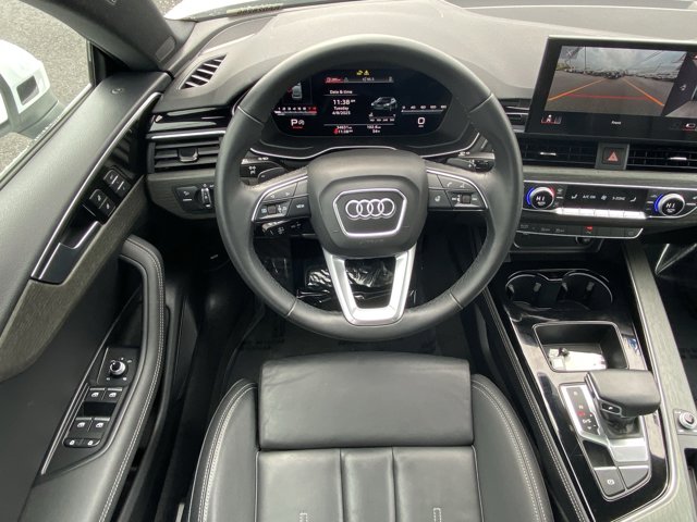 Vehicle image 13 of 25
