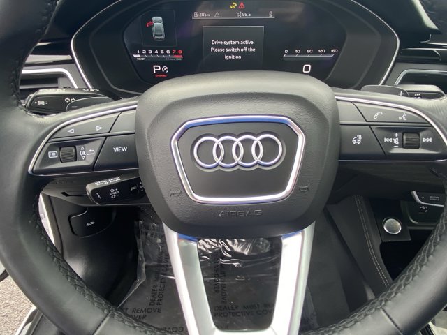 Vehicle image 21 of 25