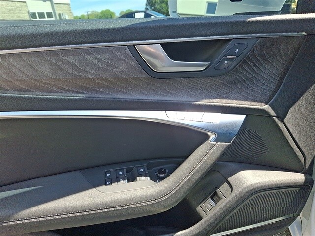 Vehicle image 13 of 30