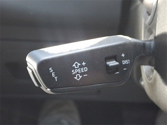 Vehicle image 25 of 30