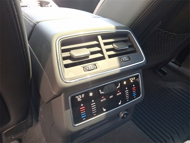 Vehicle image 11 of 30