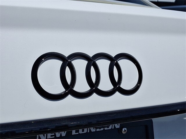 Vehicle image 28 of 30