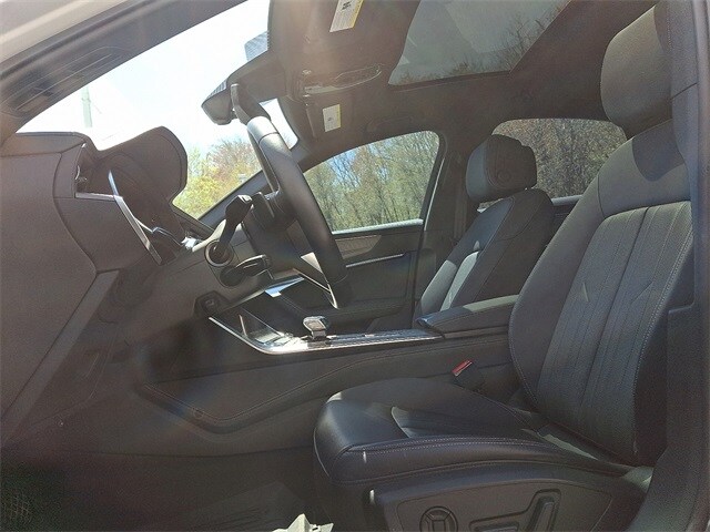 Vehicle image 14 of 30