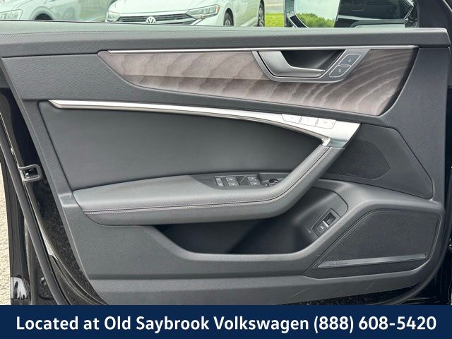 Vehicle image 26 of 42