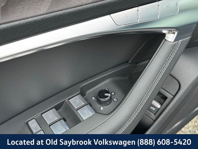 Vehicle image 21 of 42