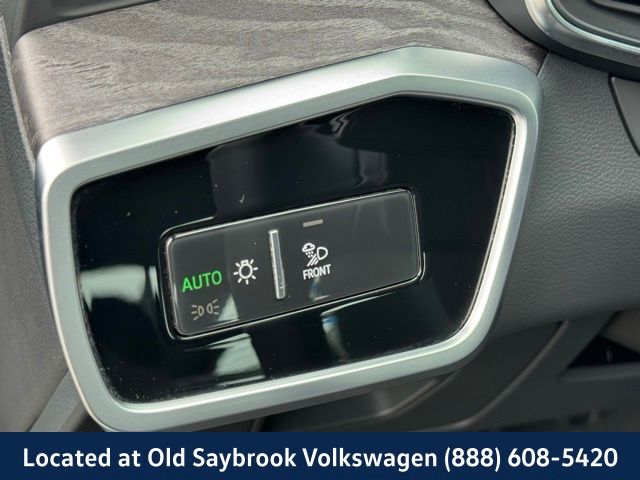 Vehicle image 17 of 42