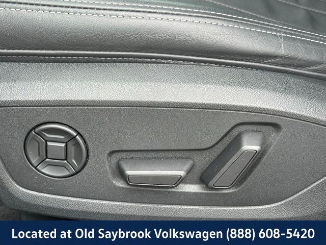 Vehicle image 15 of 42