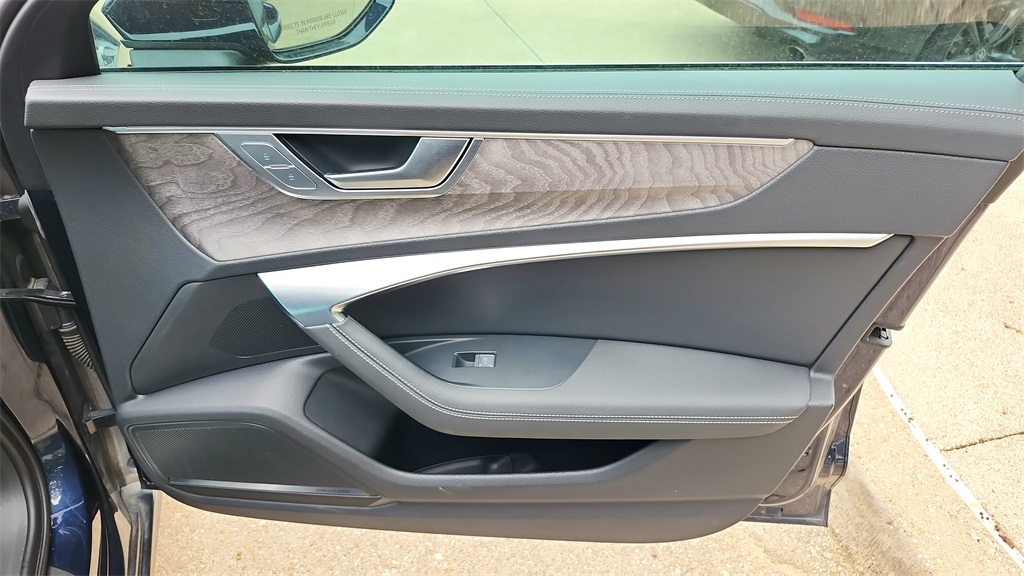 Vehicle image 27 of 45