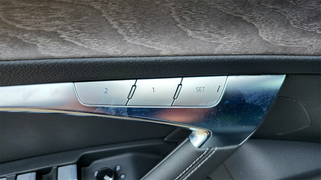 Vehicle image 29 of 45