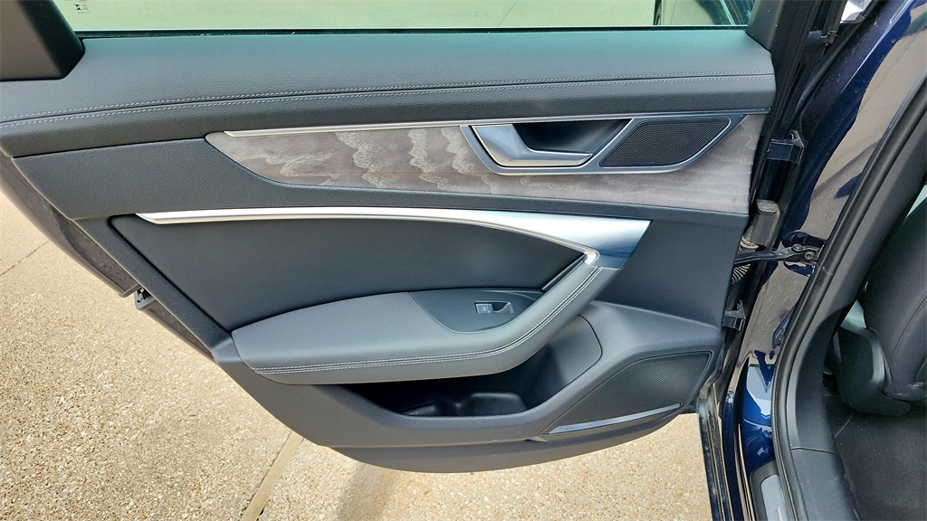 Vehicle image 25 of 45