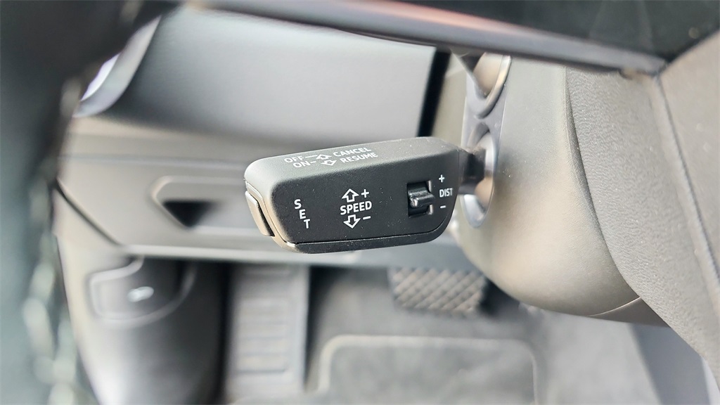 Vehicle image 31 of 45