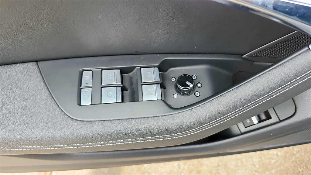 Vehicle image 40 of 45