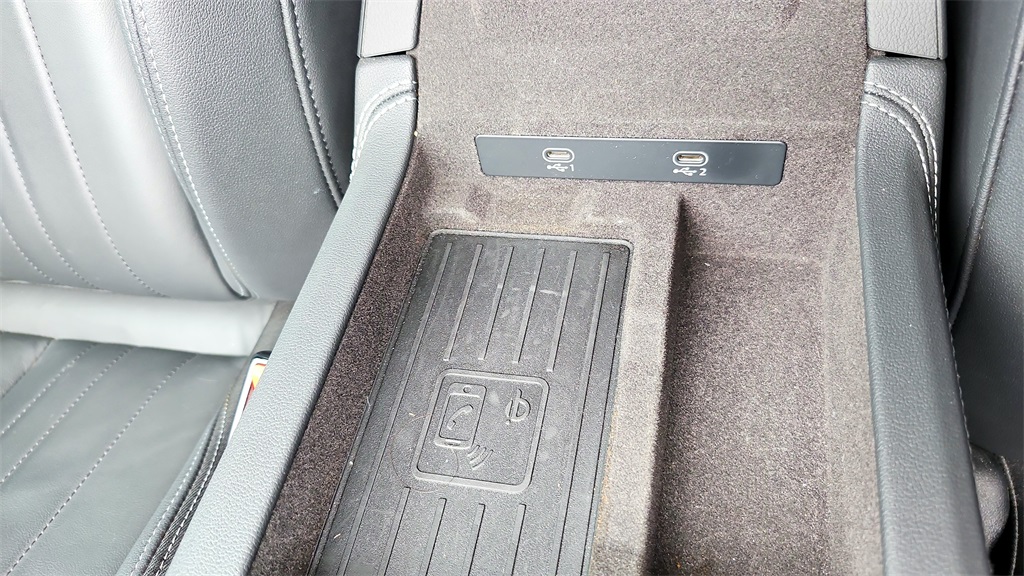 Vehicle image 34 of 45