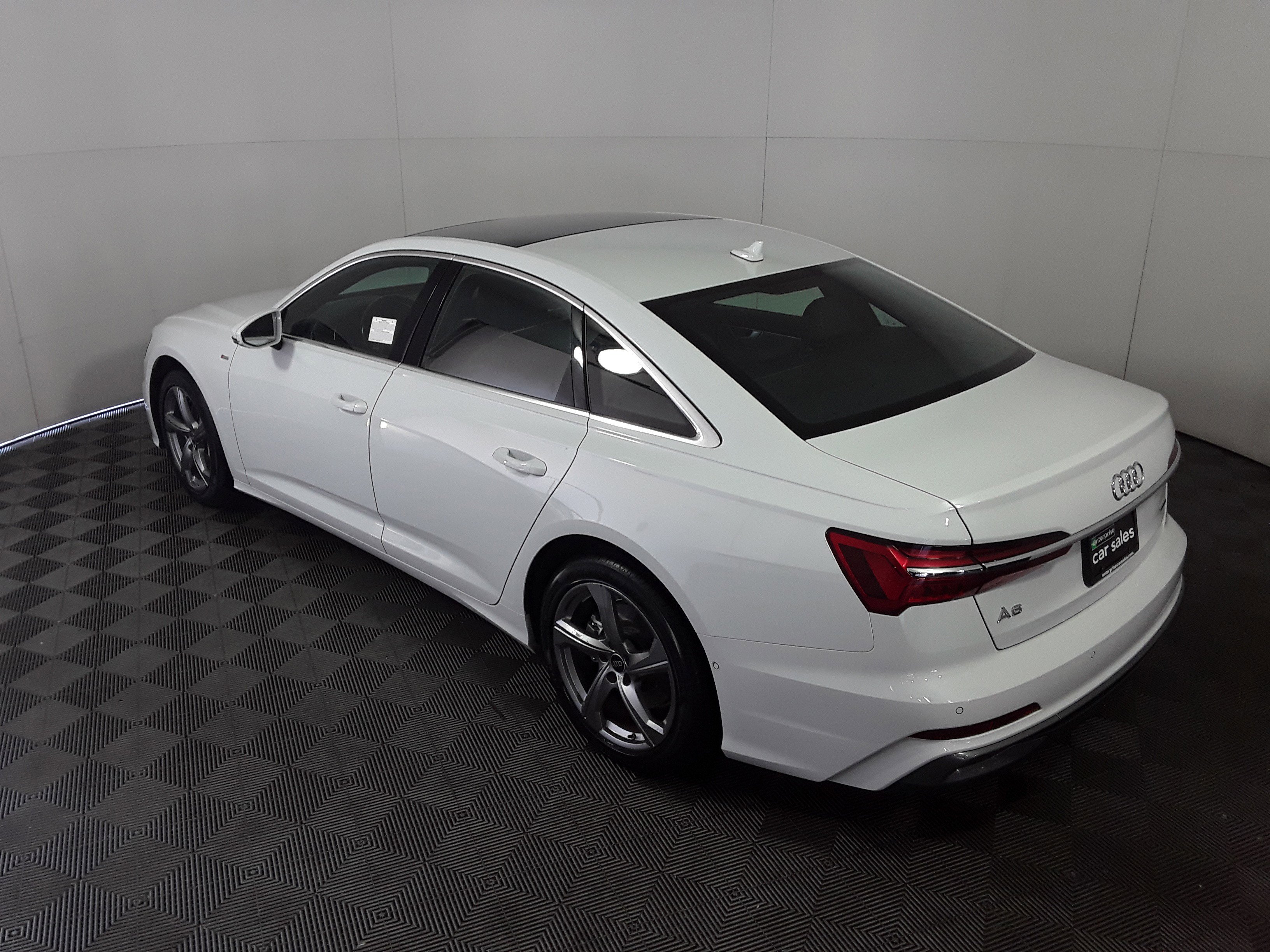 Vehicle image 10 of 21