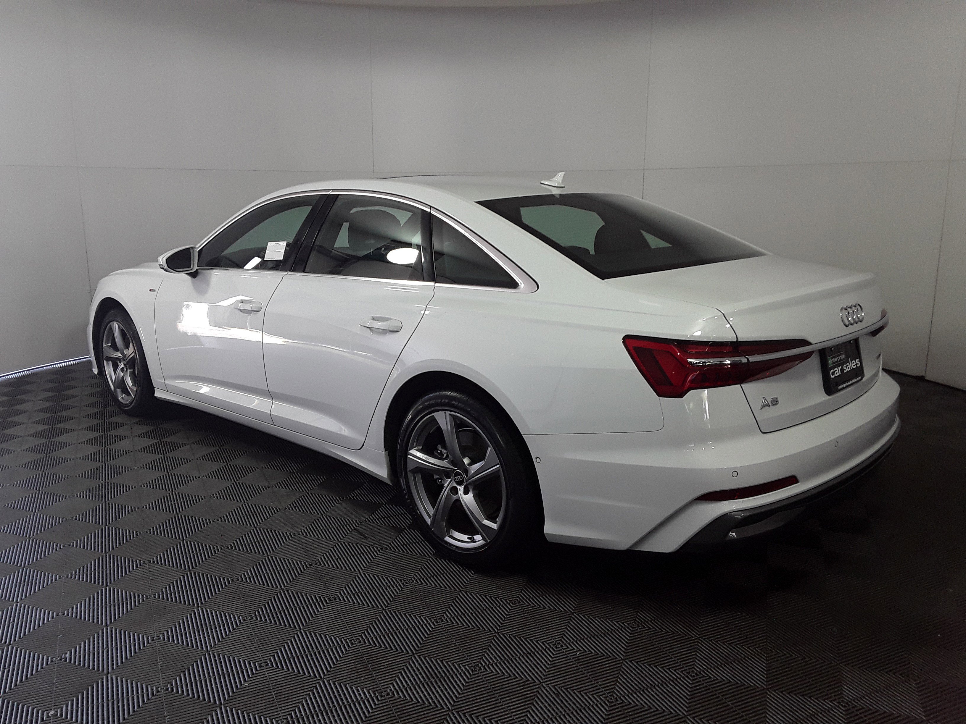 Vehicle image 9 of 21