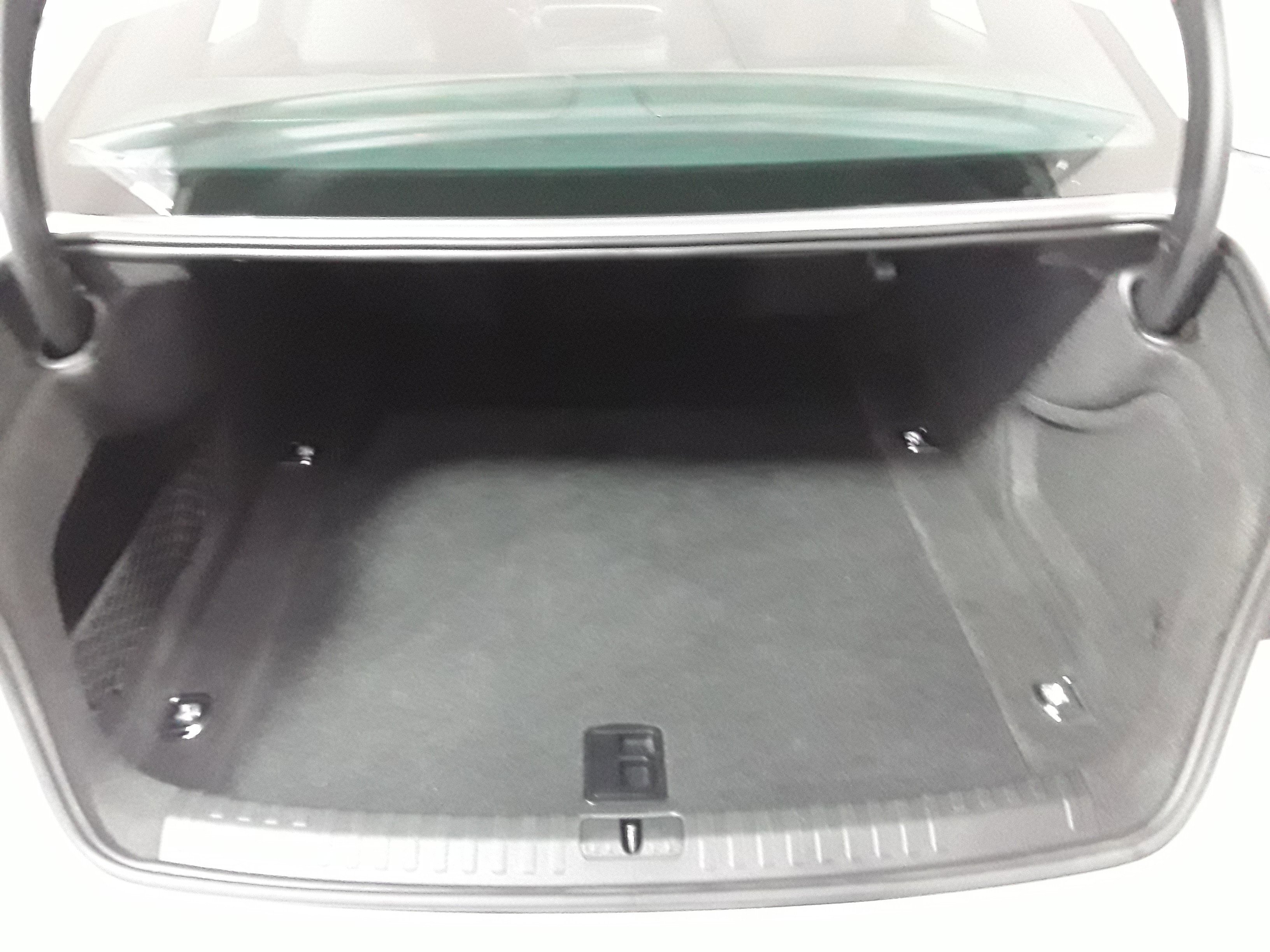 Vehicle image 11 of 21