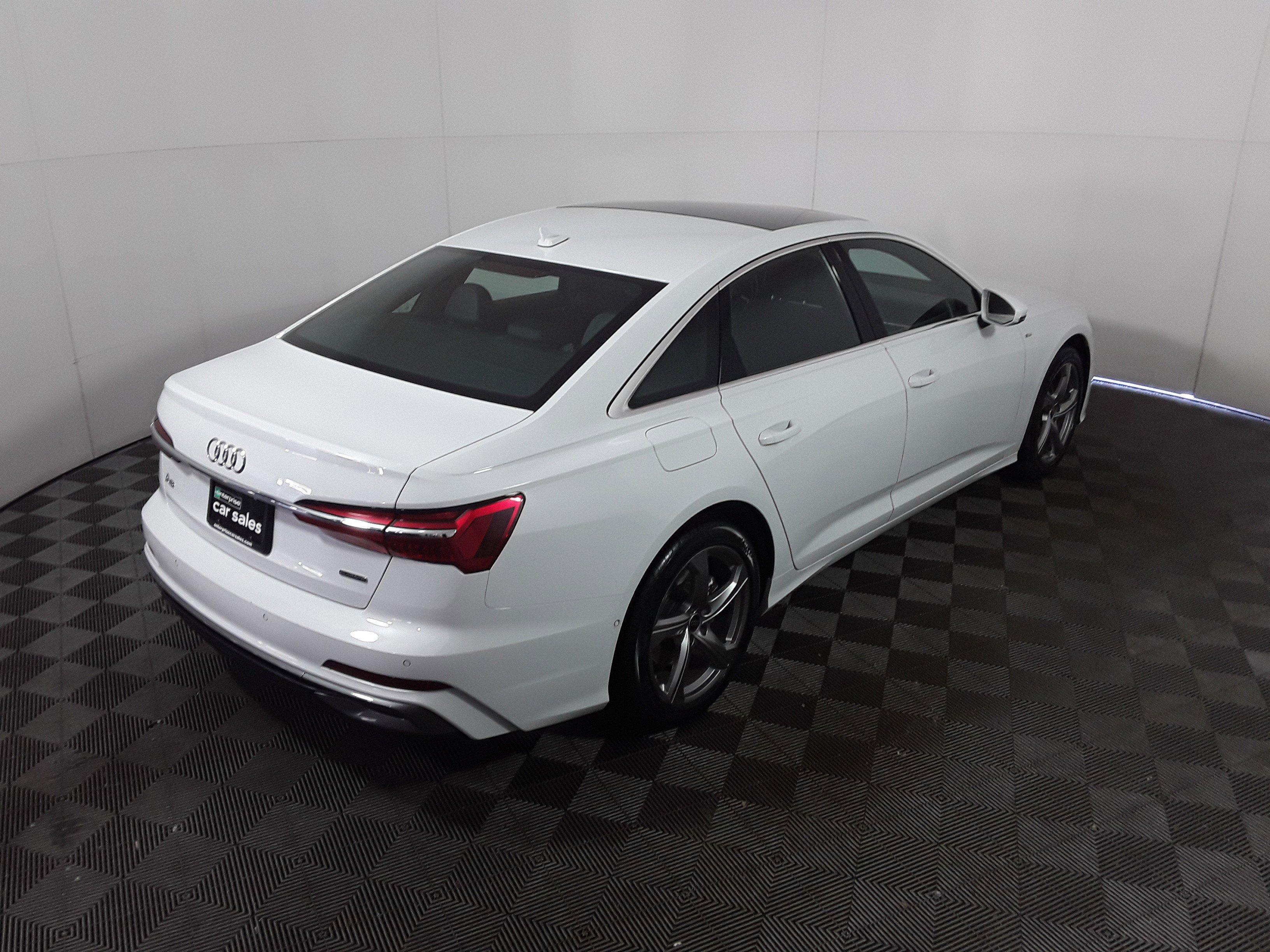 Vehicle image 7 of 21