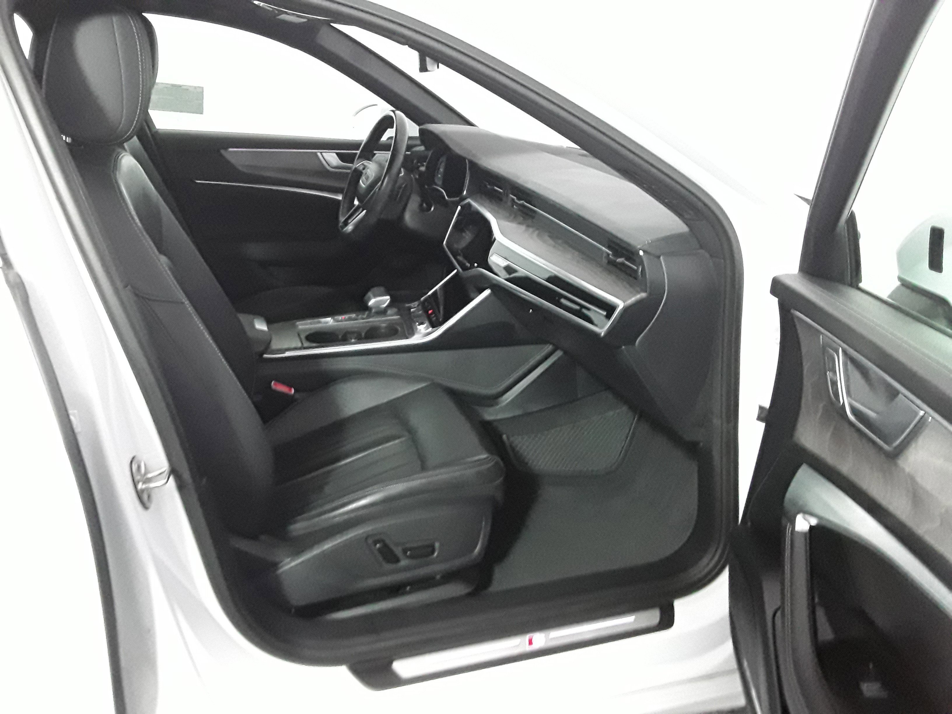Vehicle image 16 of 21