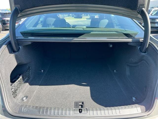 Vehicle image 32 of 39