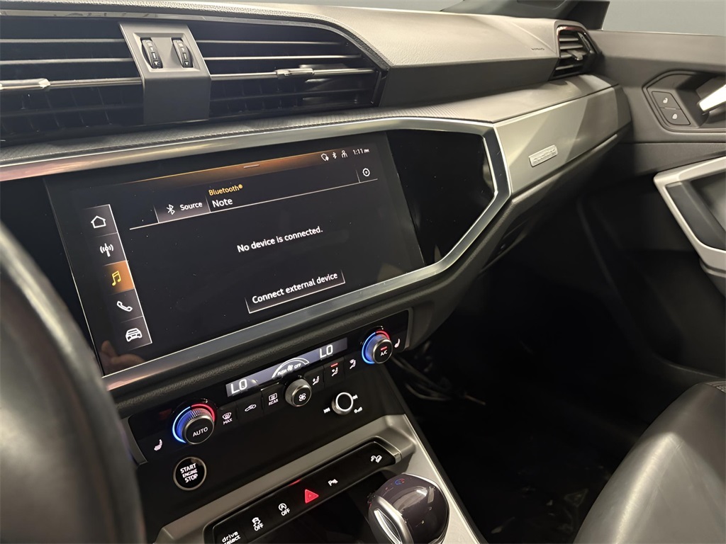 Vehicle image 21 of 26