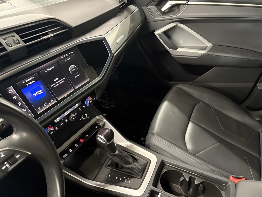 Vehicle image 19 of 26