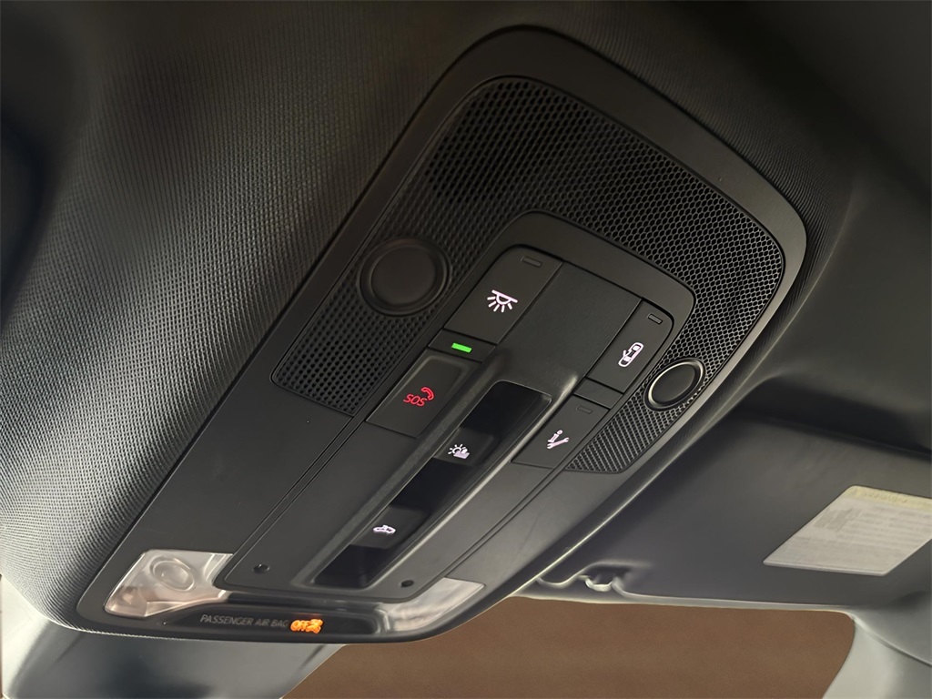 Vehicle image 17 of 26