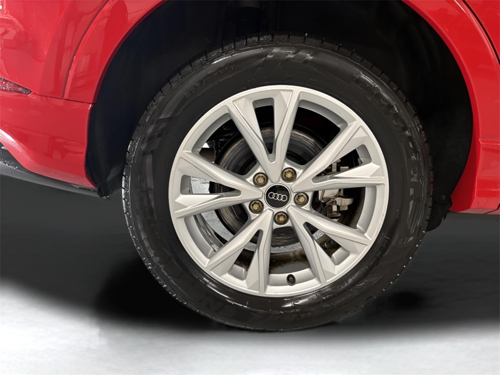 Vehicle image 11 of 26