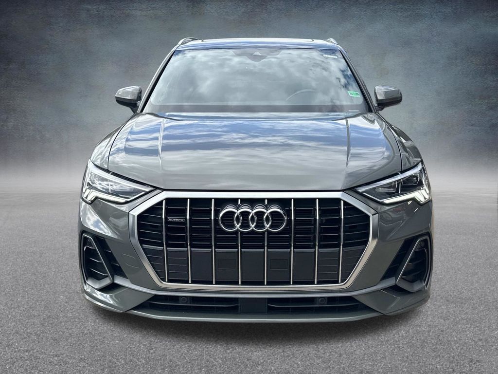 2024 Audi Q3 S Line Premium Image 2 of 32