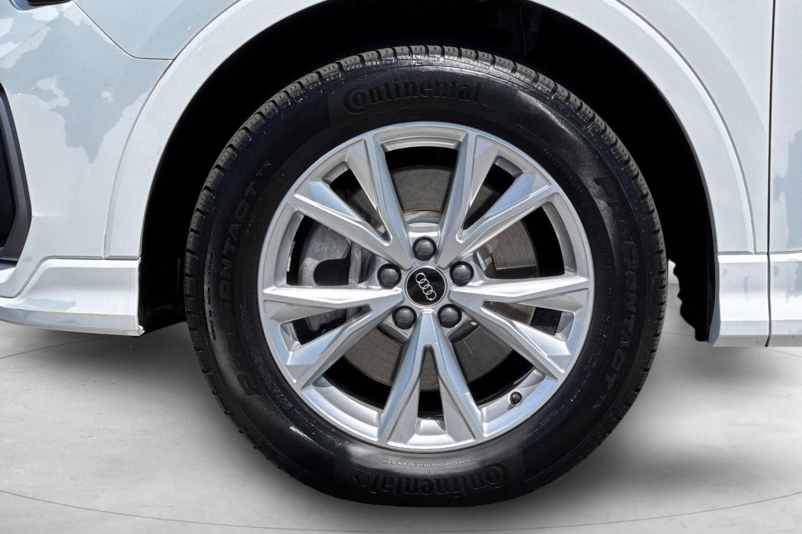 Vehicle image 40 of 42