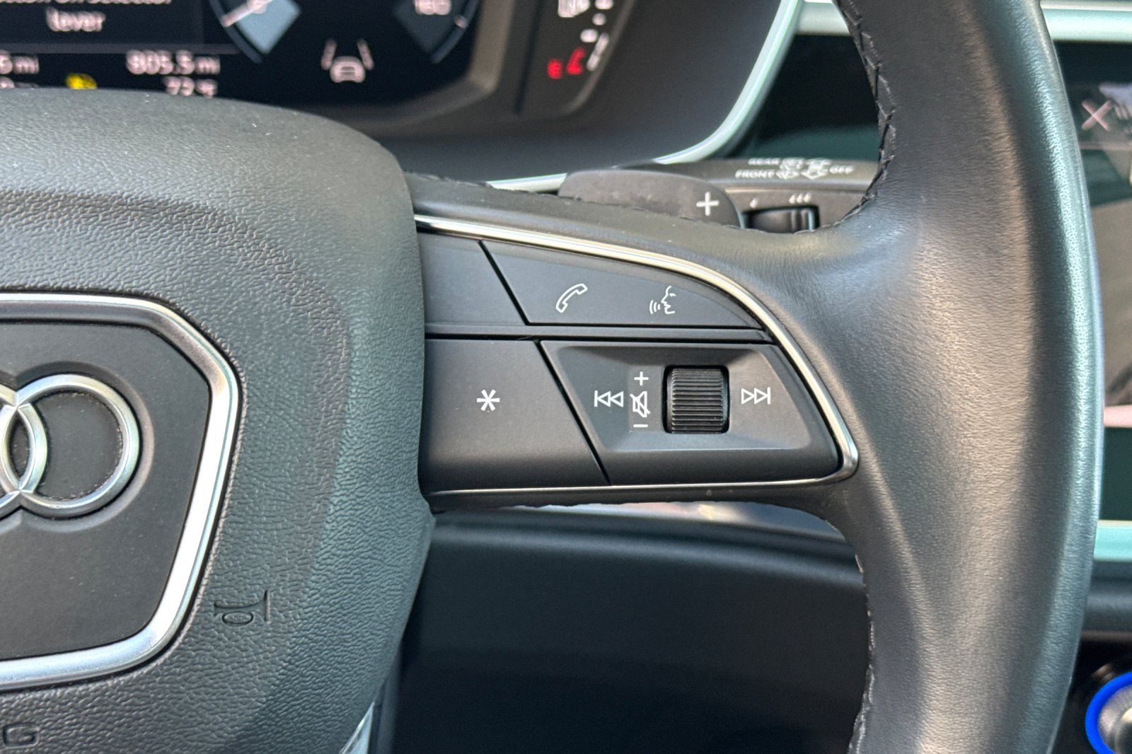Vehicle image 36 of 42