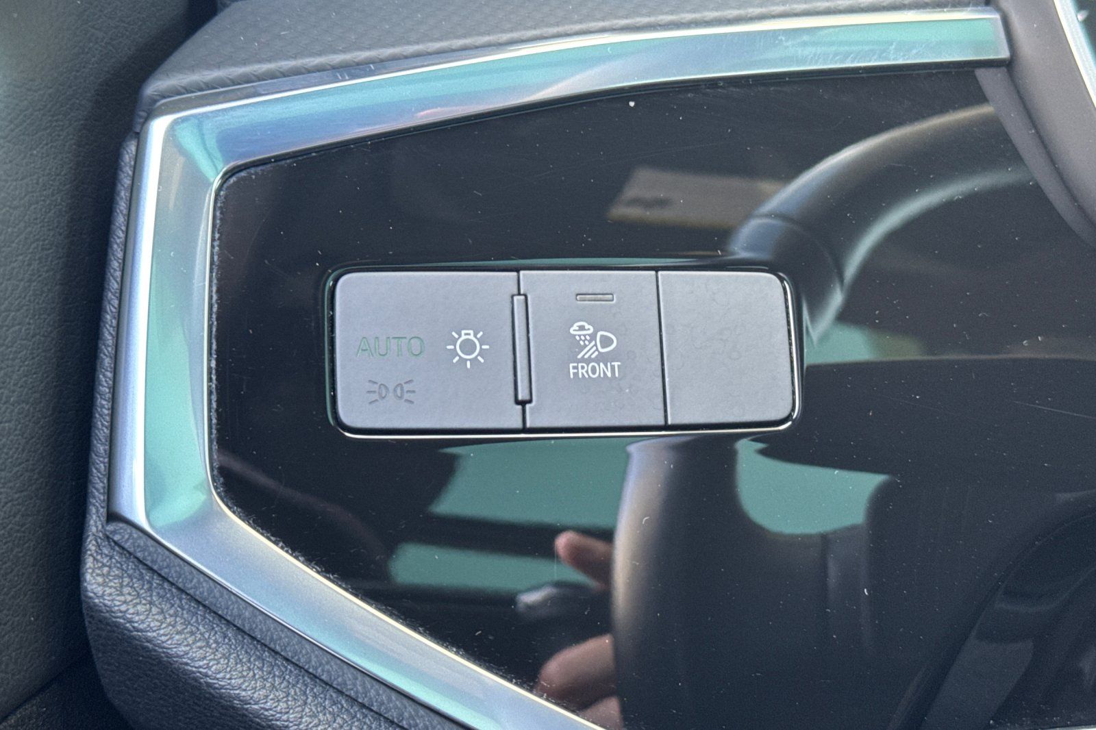 Vehicle image 39 of 42